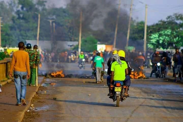 edmoh_Kenya's tweet photo. Citizen Tv has been hijacked by Ruto, they won't show you the ongoing demonstrations.
Just retweet if you see this.
Cowards
Occupy JKIA
Blocked https://t.co/ctFON2NBNp