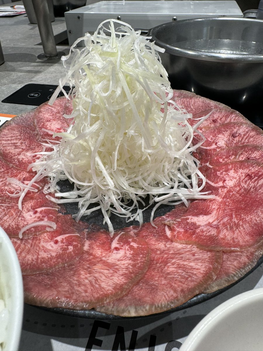 13thcatastrophe's tweet photo. #QKB のルーティンの店へ。
噂のタンしゃぶ食べに来た https://t.co/Az7RrxlBCf