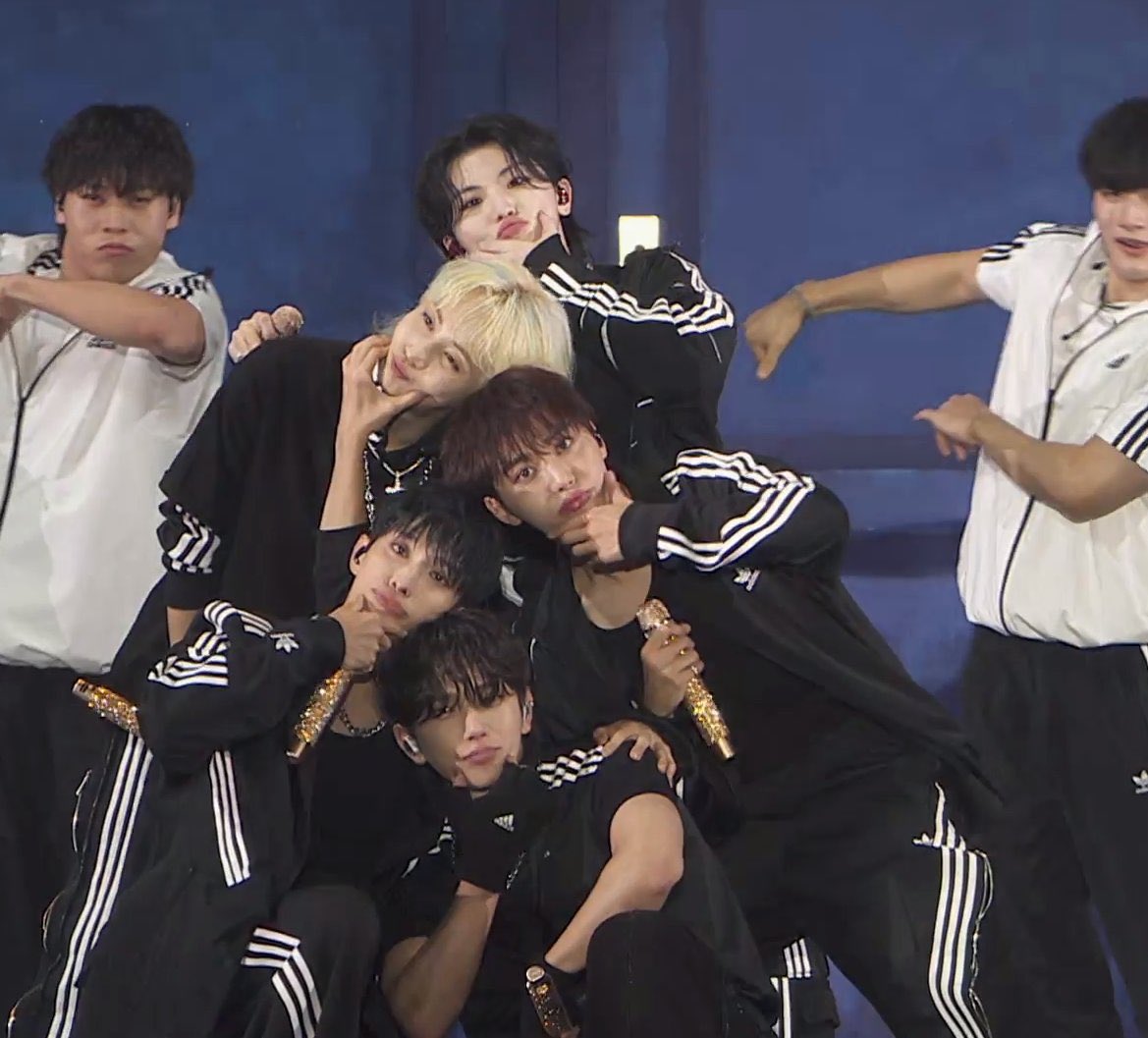 LALALI CUTIE VERSION 😭🤙🏻

WELCOME TO SVT CARATLAND D1
#캐럿랜드의_지휘에_맞춰
#SVTinCARATLAND2024
<a href="/pledis_17/">세븐틴(SEVENTEEN)</a>