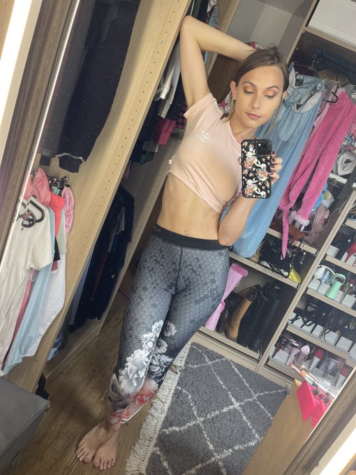 Outfit number two ! https://t.co/syXYqwDEBS