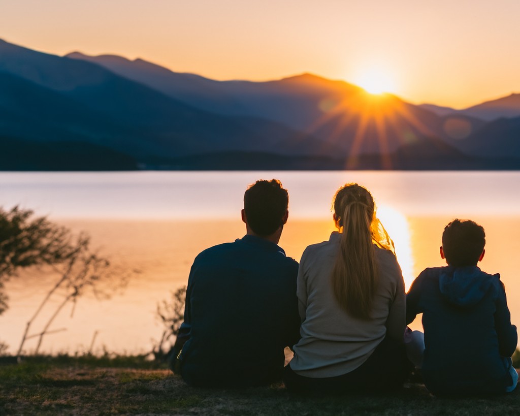 NXTGenExterior's tweet image. At NXT Gen Exteriors, we specialize in roofing. Just like this family watching a serene sunset together, we believe in building strength and unity through every project.
#RoofingExperts #HomeImprovement #StrengthAndUnity #ExteriorMakeover #SidingInstallation #Gutters #SolarPower