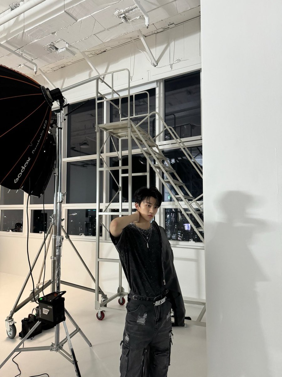 [#도현]
🖤🖤

#루네이트 #LUN8