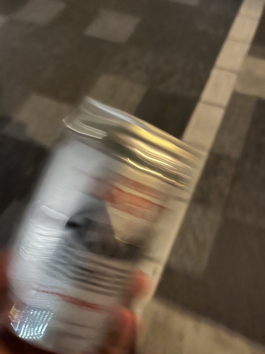 仕事終わりに職場で冷えてるビールがええんよ〜