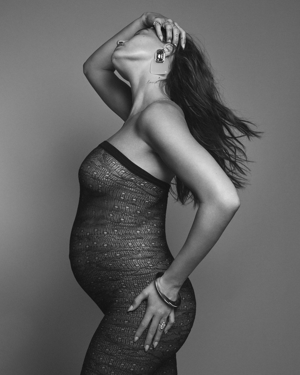 luvshelo's tweet photo. Hailey maternity photoshoot is stunning😭 https://t.co/EtT49HvNKH