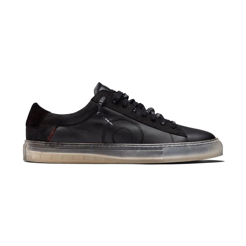 OLIVER CABELL LOW 1 BLACK GHOST A bold, black low-top sneaker made from premium materials so they’re comfortable from the first wear. buff.ly/3y4ICEt #olivercabell buff.ly/4dehT7s #shoes #sneakers