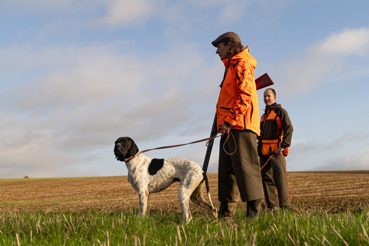 ChasseursFrance's tweet photo. Et si les #chasseurs étaient des #citoyens comme les autres ? La sociologie des chasseurs bouscule les idées reçues. C’est ce que montre l’étude économique, environnementale et sociétale, « la chasse en France, aujourd’hui et demain, plus qu’une pratique… ». Force est de constater une forte diversité socio-professionnelle chez les 963 571 chasseurs ayant validé leur permis de chasser en 2022-2023, qui ne se dément pas, au fil du temps et sont à l’image de la société française.
➡️ https://t.co/MhacNjH727