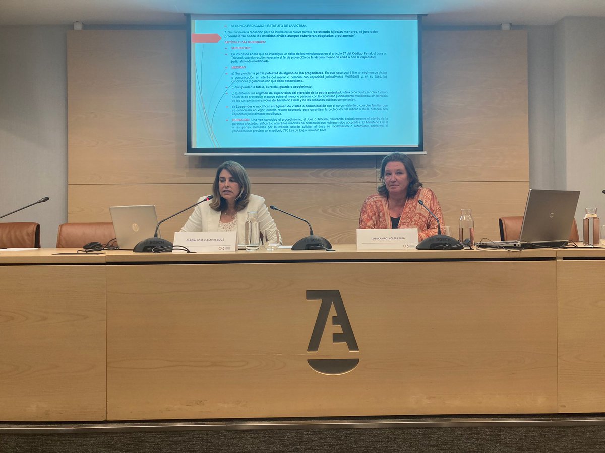 icalorca's tweet image. Ayer, nuestra Decana Elisa Campoy presentó y moderó la conferencia "Protección de los menores como víctimas de violencia de género" 🧒🛡️ en el CGAE, impartida por María José Campos Buce, Fiscal Decana de Violencia contra la Mujer en Madrid 👩‍⚖️.

#ICALorca #AbogacíaEspañola