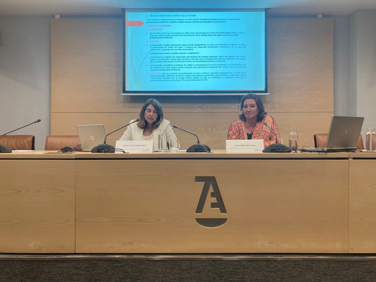 icalorca's tweet image. Ayer, nuestra Decana Elisa Campoy presentó y moderó la conferencia "Protección de los menores como víctimas de violencia de género" 🧒🛡️ en el CGAE, impartida por María José Campos Buce, Fiscal Decana de Violencia contra la Mujer en Madrid 👩‍⚖️.

#ICALorca #AbogacíaEspañola