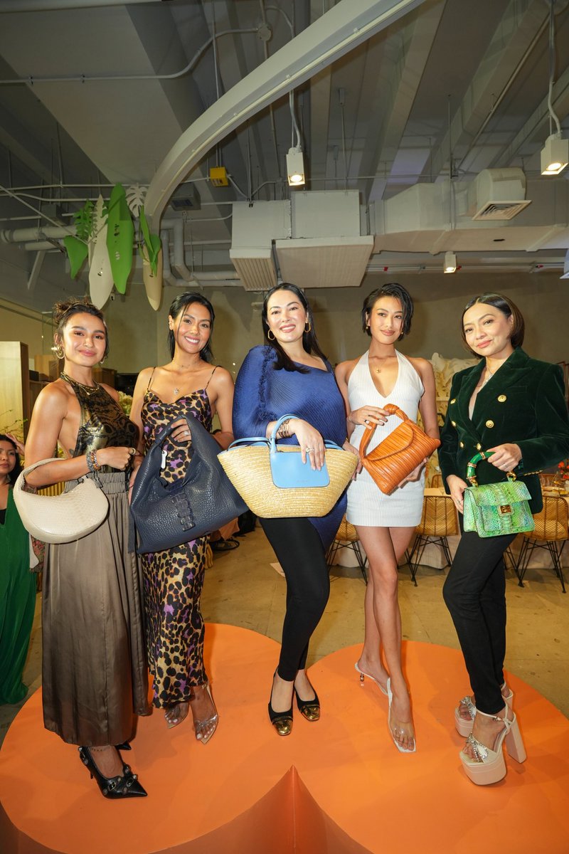 LOfficiel_PH's tweet photo. #CorsoComo88 finally brings Italian luxury brand #Biagini to Manila, offering a wide range of bags and other leather goods in fun, vibrant, and unique silhouettes. Explore Biagini’s pieces here: https://t.co/eLWyPbJ85f https://t.co/mqP1flheRE