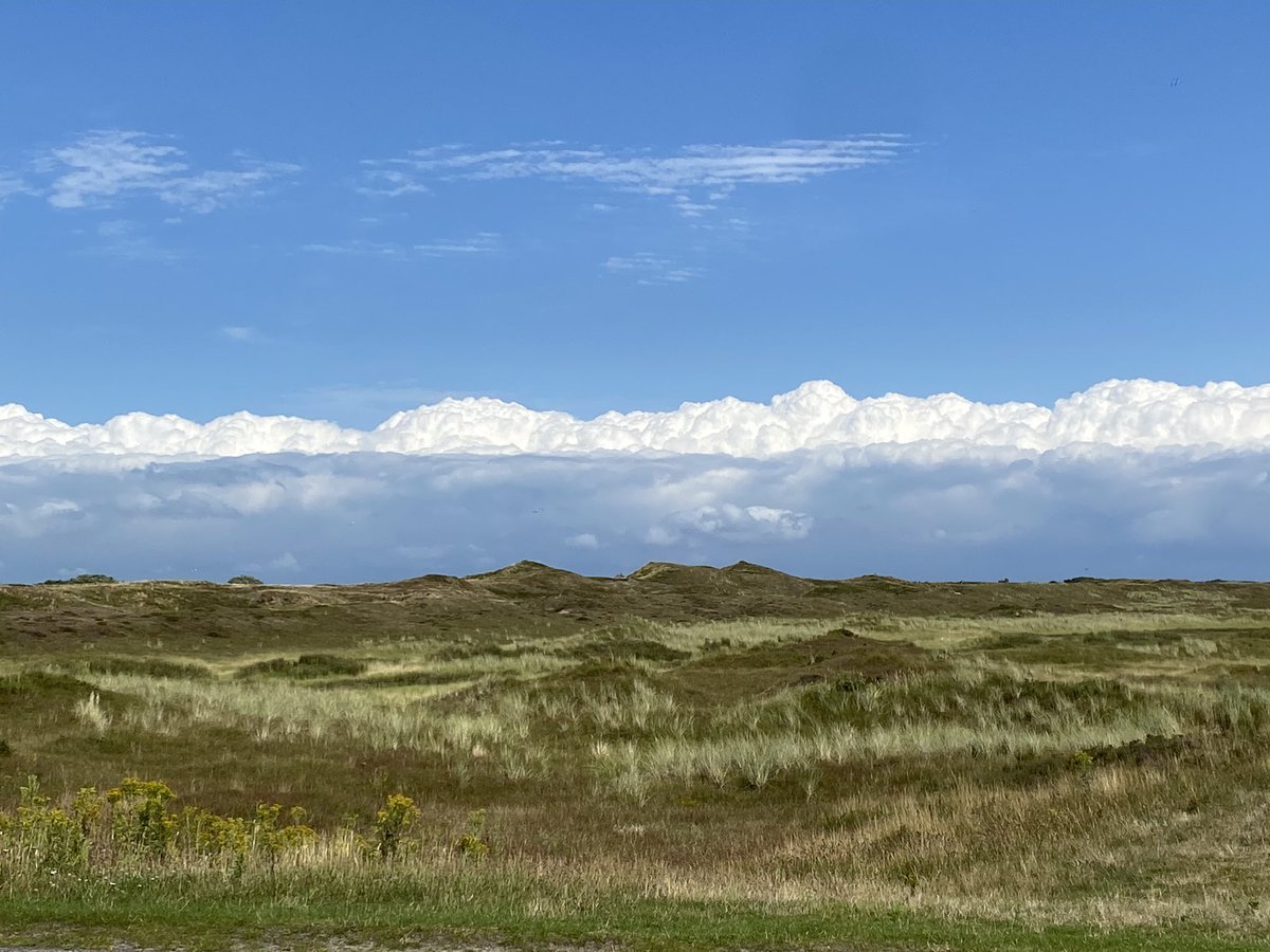 De_GeulTexel's tweet photo. Texel wat een bijzondere lucht https://t.co/1H9JCZJyBU