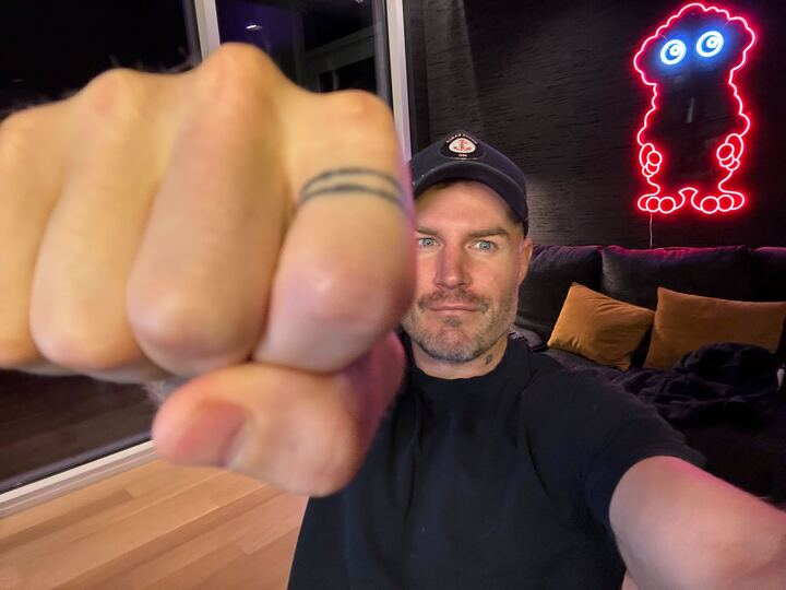 3am. Tuesday. Pound it back with a like.

We all think we are important. 

This will give you an expectation that things will work out. 

Fact is you are irrelevant.  Things will NOT work out. A bad purposeless disappointing fate is your default ending. Get up. Push back. Lezgo.