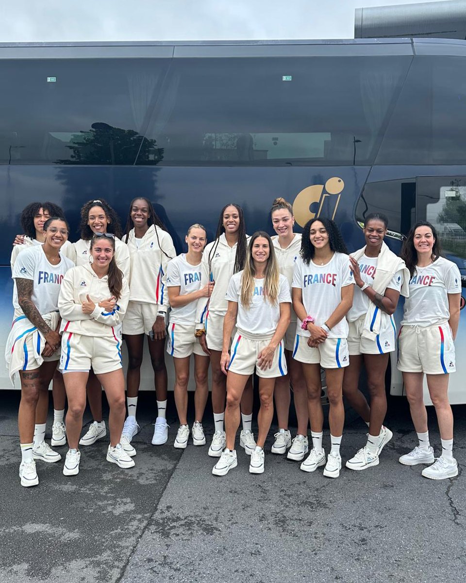 Départ pour Lille 🚌

<a href="/Paris2024/">Paris 2024</a> on arrive 🔜

#PassionnémentBleu