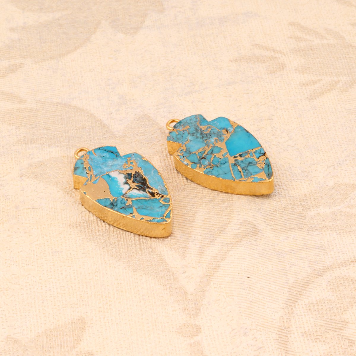 Impex_2017's tweet photo. Elevate your jewelry game with our stunning Fancy Shape Mohave Turquoise Gemstone Pairs in Brass Gold Electroplated Mojave Connector Earrings #JewelryMaking #GiftForHer #MohaveTurquoise #HandcraftedJewelry #Earrings #DIYJewelry #GoldElectroplated #JewelryInspo #ElegantAccessories https://t.co/QcOiHrXNF0