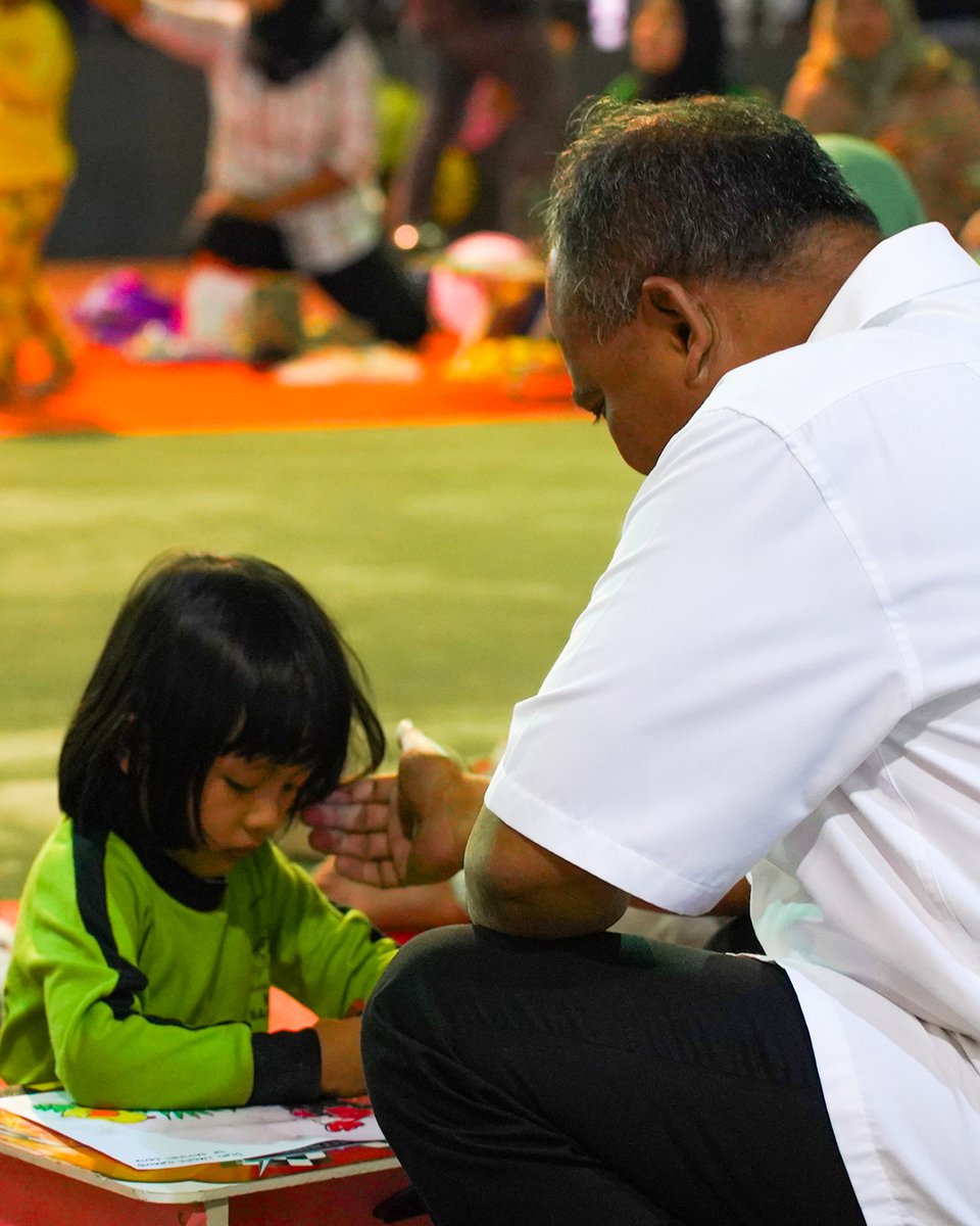 Anak-anak kita adalah generasi penerus yang akan membawa perubahan. Mari dorong mereka untuk memanfaatkan teknologi secara positif, sehingga dapat menambah pengetahuan dan keterampilan mereka. 

Selamat Hari Anak Nasional 2024.

#HardaKiswaya #HariAnakNasional2024