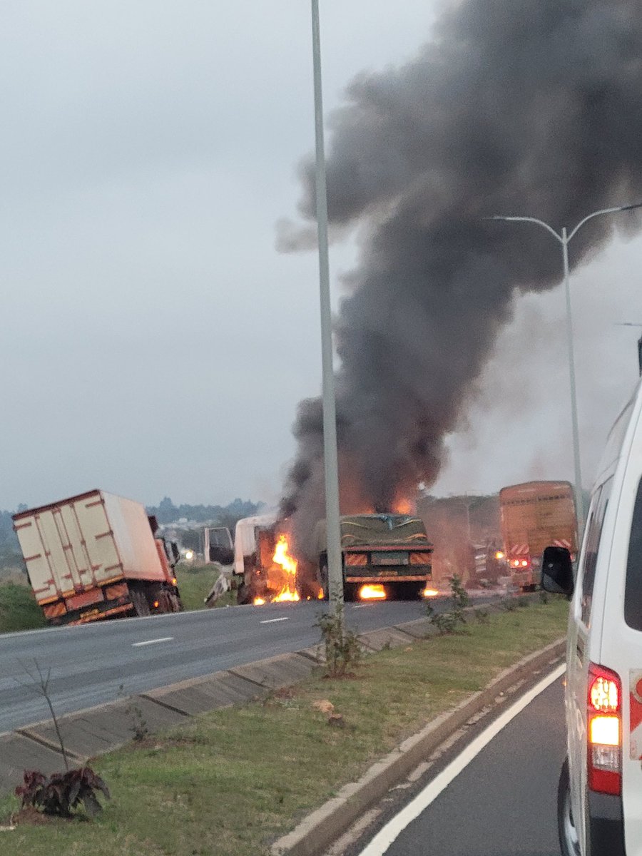 sonniltrinitez's tweet photo. Two people died in an early Tuesday morning accident involving two trucks on Nairobi’s Southern Bypass near Ole Sereni Hotel. 3 injured as one driver burnt to crisp.
#SouthernBypass #OccupyJKIA #NairobiCBD #Arrest #KasmuelMcOure #OleSereni #EnoughIsEnough #Cowards #HAPPENINGNOW https://t.co/5ezvxR4lEo