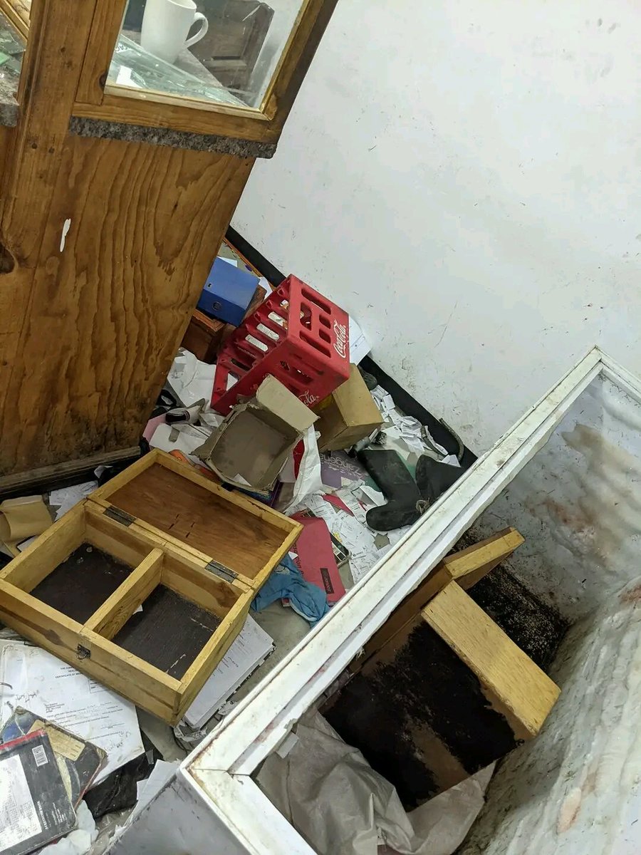 matabwajames22's tweet photo. So dissapointed ba CBU. Na pride ati I'm at one of the highest learning institution in Zambia it has gone.Innocent offices, Shops, Businesses all looted and destroyed.This is hunger and theft, nt an excuse ati we didn't have water.We live among criminals pretending to be students https://t.co/6d8ky6B2Q6