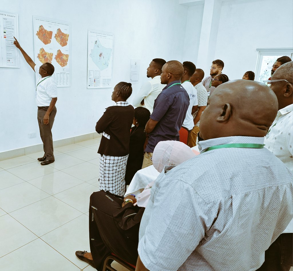 TaitaTaveta006's tweet photo. Stakeholders are giving insights on the National Ecosystem Restoration Framework, discussing reporting opportunities, and delving into the county draft #FOLAREP monitoring indicators, including collection, analysis, evaluation, and application. 🌍📊 #Environment #Sustainability https://t.co/j4PsSgrXMV