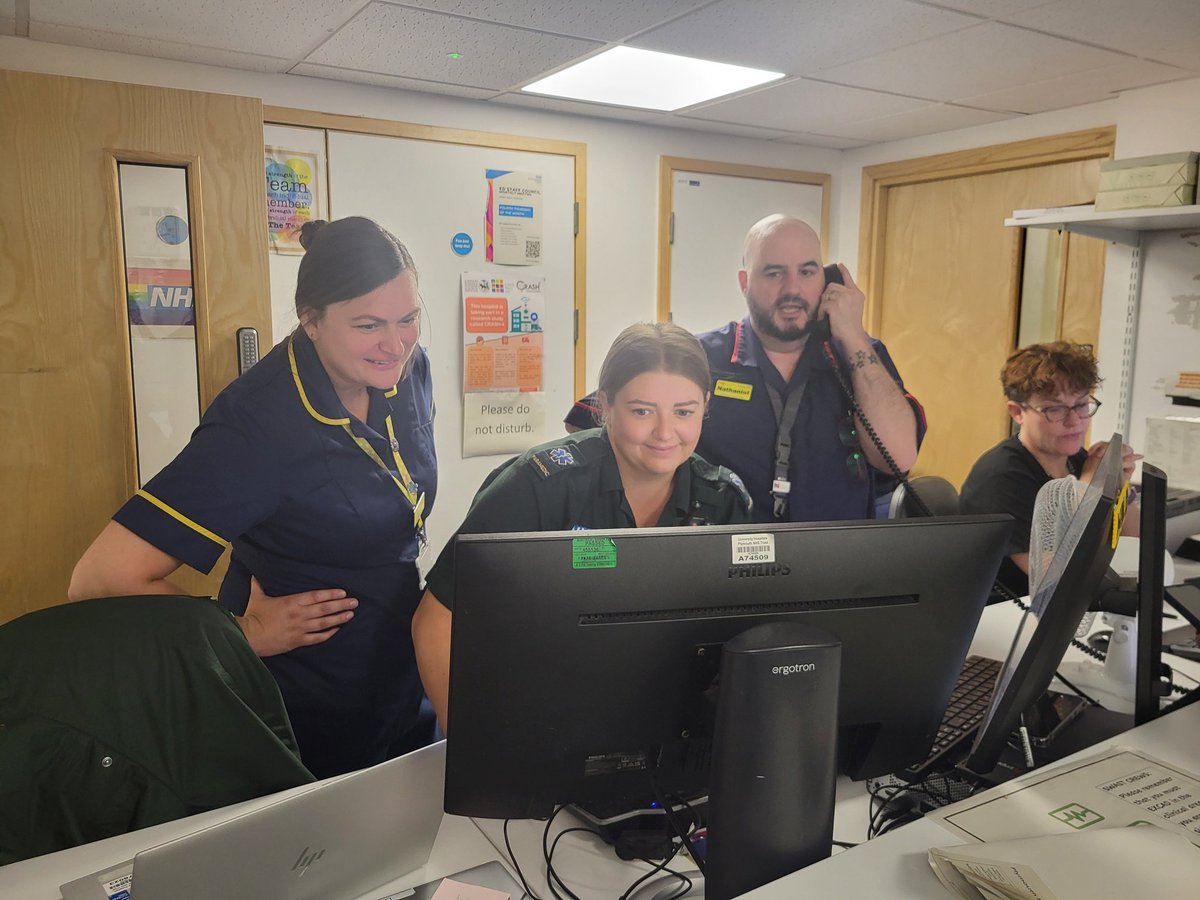 Our amazing <a href="/DerrifordED/">DerrifordED</a> team working with our equally amazing <a href="/swasFT/">South Western Ambulance Service</a> colleagues to free up our ambulances. #onebigteam