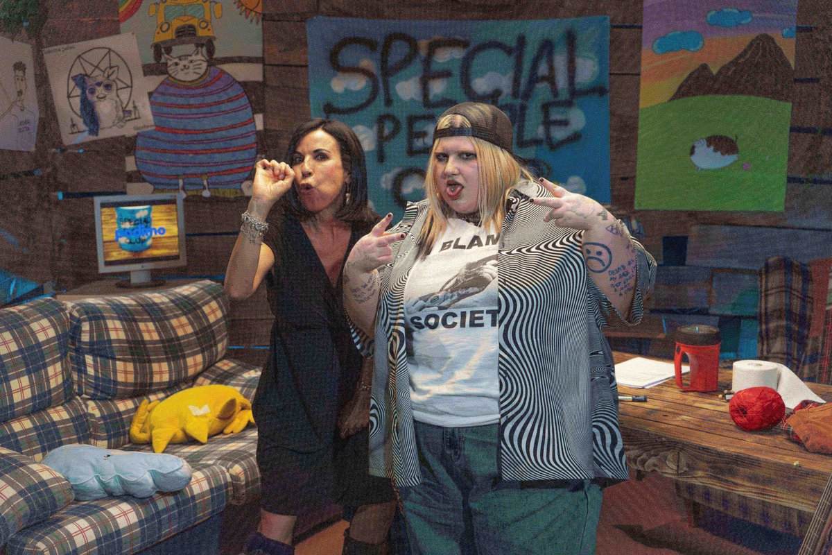 rainpod_es's tweet photo. La casa del árbol hoy se nos ha llenado de bestias... 🐅 

Disfruta de un nuevo episodio de "Special People Club" con Beatriz de Vicente y @soyunapringada7 en exclusiva en @PodimoSpain 👇🏻 

https://t.co/Jifmb84QT8 

#podcast #rainpod https://t.co/nB5UwbVCIT