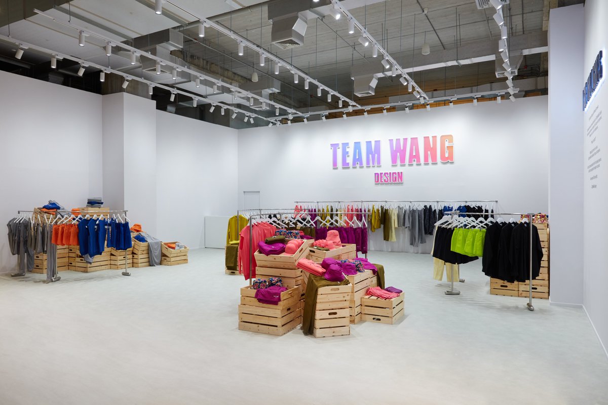 teamwangdesign_'s tweet photo. TEAM WANG design SPARKLES - I SEE THE LIGHTS 🖤❤️🧡💛💚💙💜🤍

📍TEAM WANG design “I SEE THE LIGHTS” Concept Space
🇹🇭Bangkok·EMSPHERE
July 20th, 2024 - August31th,2024 10:00AM-20:00PM
M Floor,EMSPHERE

#TEAMWANGdesign
#TEAMWANGSPARKLES
#ISEETHELIGHTS https://t.co/JtUywTfhnE