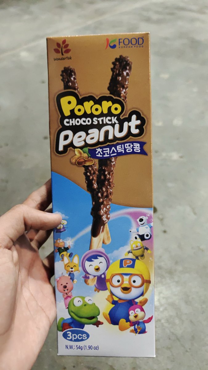 luiguimansion's tweet photo. Además me compré una botella de soju de durazno 😮‍💨 y una caja de pocky 😋 https://t.co/OwQJRpsoXP