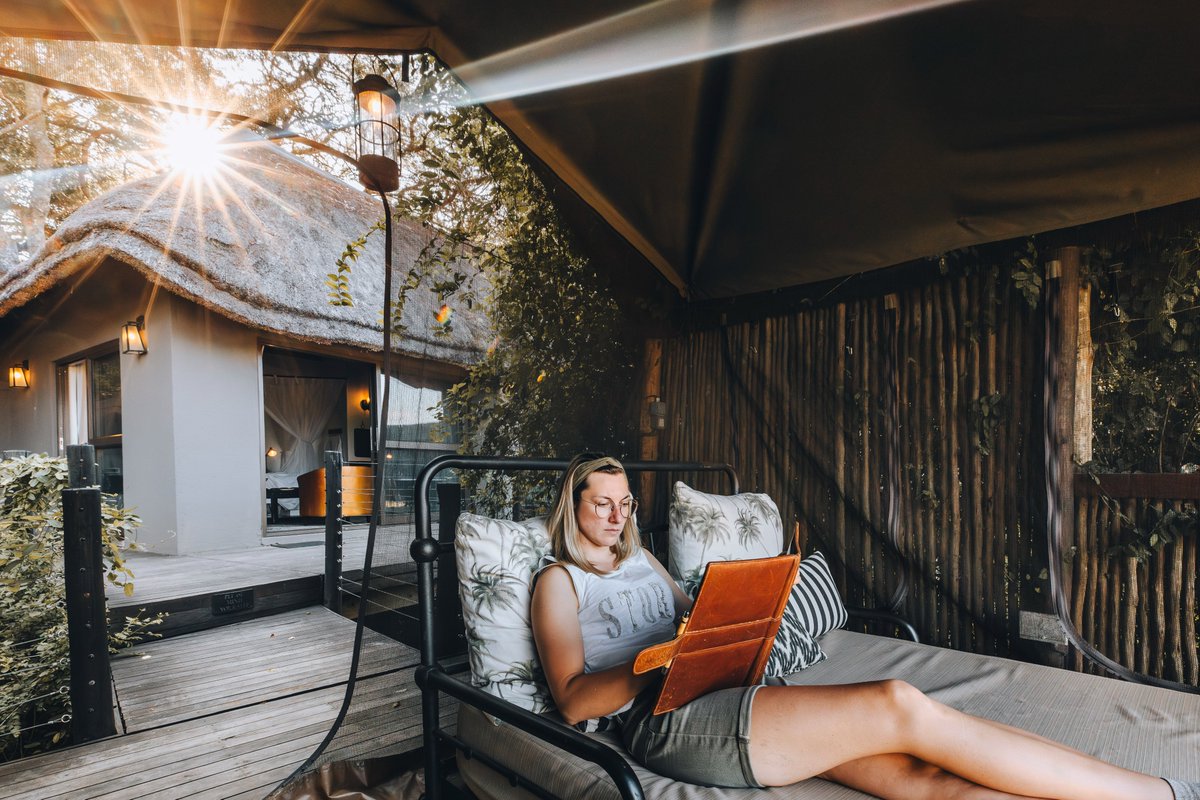 JockSafari's tweet photo. Jock's allure extends beyond its magical wildlife encounters. The lodge's luxurious yet authentically 12 African suites, complete with private plunge pools and sweeping views of the riverbed and koppies, offer an unmatched level of comfort, privacy, and elegance.

@kimpaffen 📷 https://t.co/4xeKzOfO0K