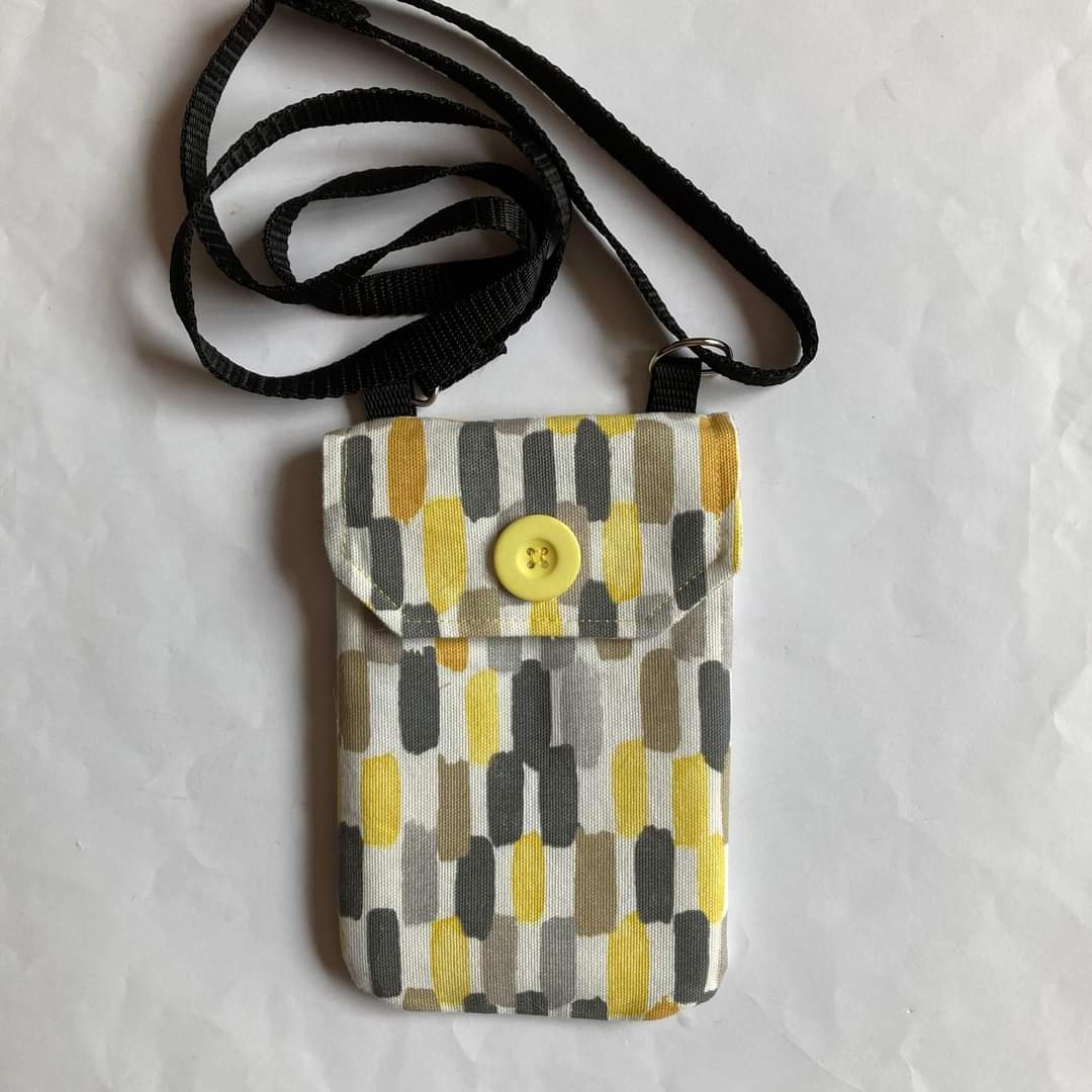 EGLR1's tweet photo. Versatile bag. Great phone bag, passport bag, walking bag or summer bag.
Small enough for your essentials without being too bulky.
Magnetic closure to keep everything safe and adjustable strap as well.
#UKMakers
#MHHSBD
#tennertuesday
#numonday
#bags
🐾
https://t.co/3lv8wRMpvf https://t.co/vQUE8lDeUs