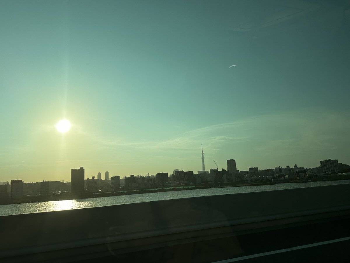 kota_yabu_hsj's tweet photo. 吸い込まれそうな西日 https://t.co/wr2g2Z3nwf