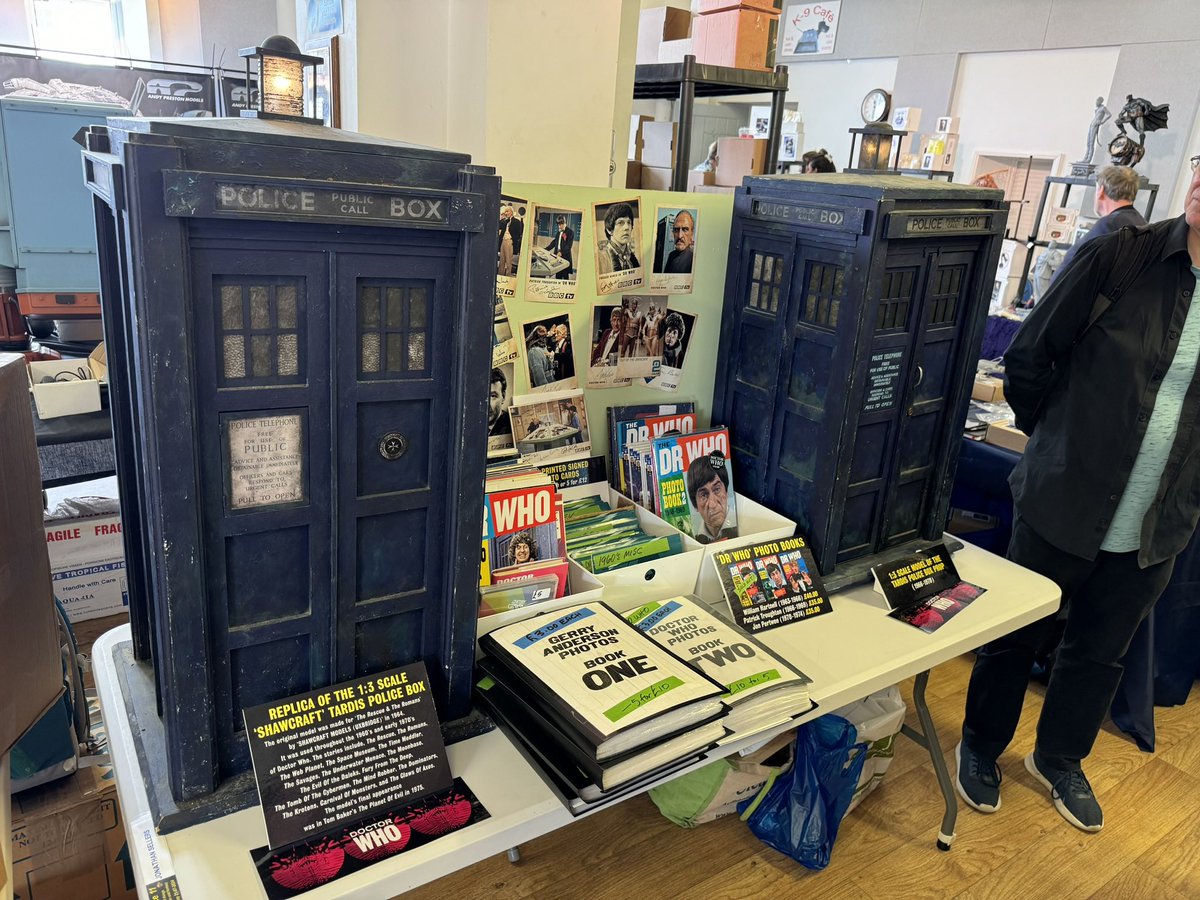 philwithadrill's tweet image. Just finished sorting myself out after the Smallspace show!

Absolutely packed as usual, lots of brilliant stuff to see, including a couple of 1:3 scale Tardises. Great to catch up with old friends and meet new ones. I spent all day talking, lots of love for TV21!

#TV21film