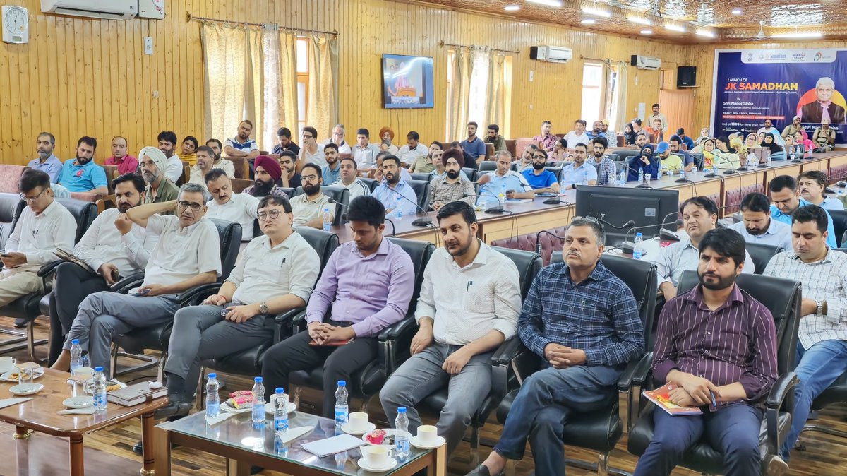 DCBaramulla's tweet photo. DC B'la @mingasherpa along with ADDC,Syed Qamar Sajad,all the District officers &amp; others attend the launch event of JK-Samadhan, J&amp;K's Unified Grievance Redressal system through virtual mode from Dak Bunglow B'la.
@OfficeOfLGJandK
@diprjk
@PIBSrinagar @ddnewsSrinagar @DDNewslive https://t.co/BoAXYb9brG