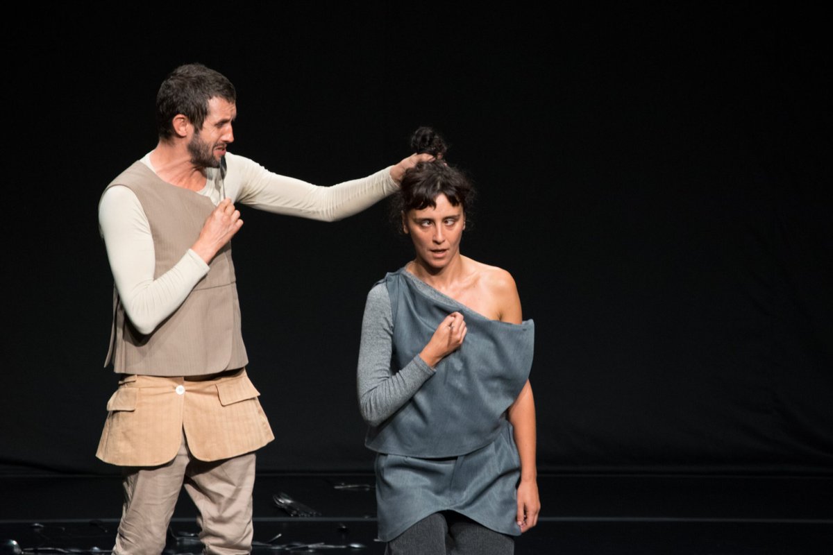 LaSalaRNE's tweet image. "Julietas y Medeas" es el cuestionario ideado por nuestra cómplice Prado Campos y planteado a la actriz y directora Susana Nunes, integrante de la Companhia do Chapitô, en gira con obras como "Julio César", "Electra" y "Antígona 3 x 3,5".

📻rtve.es/play/audios/la…

#LaSala #RNE