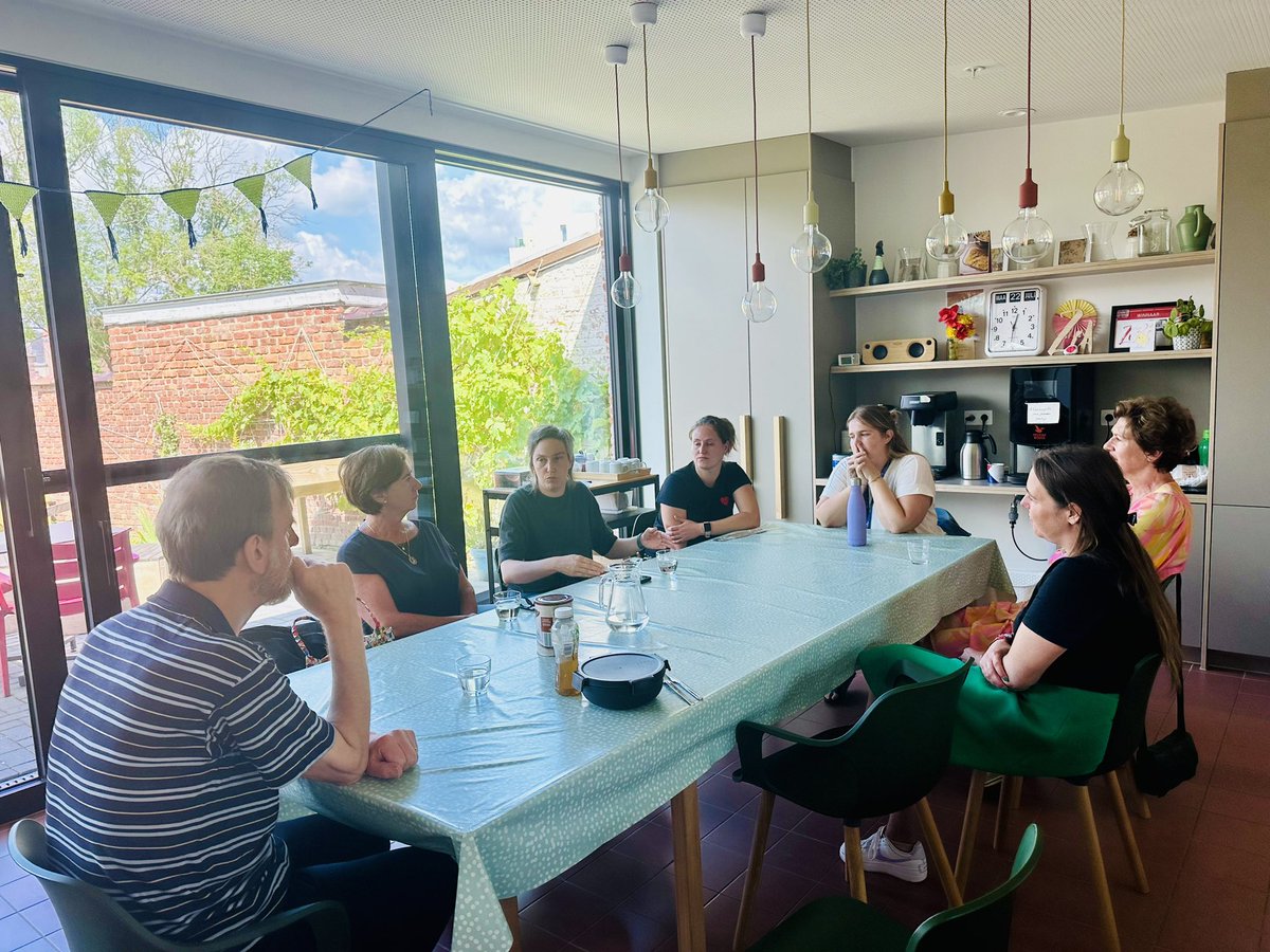 🍀inspirerend bezoek aan #CasaClementina door <a href="/baf_tweets/">Brabants Apothekers Forum</a> 
💙#CasaClementina is een warm huis voor cliënten van thuiszorg en tevens een levensbestendige woning 🏠 
💊 <a href="/baf_tweets/">Brabants Apothekers Forum</a> lichtte ook de rol van de lokale #huisapotheker toe met focus op correct medicatiegebruik
<a href="/ZorgLeuven/">Zorg Leuven</a>