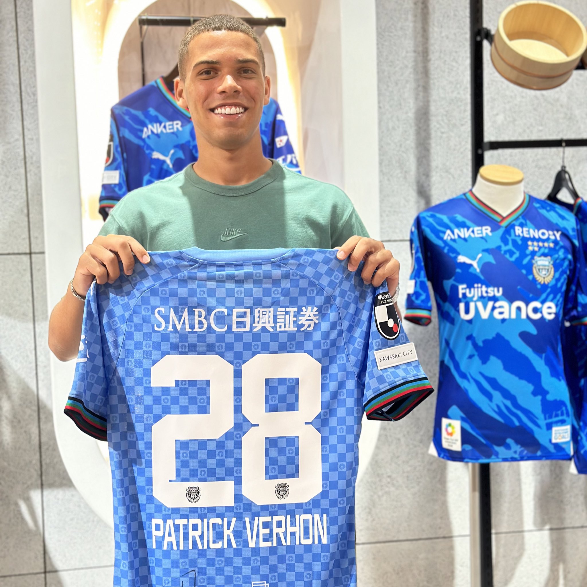新品・未使用】川崎フロンターレ 全選手サイン入りユニフォーム