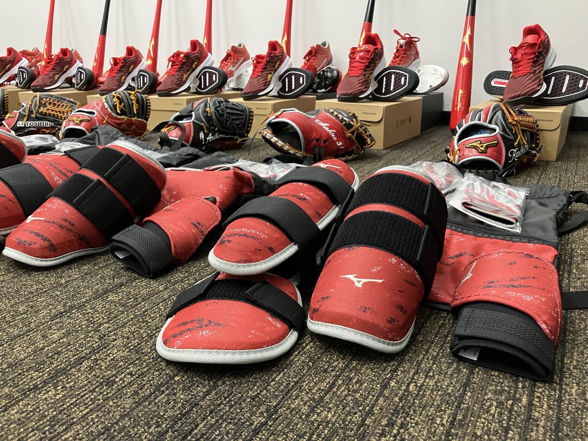 MIZUNOPRO_JP's tweet photo. このアイテムを見るだけでもワクワクしてきませんか?年に一度の夢の祭典。今日は皆さんで #BASEBALLDREAM を感じながら野球を楽しみましょう! https://t.co/APq52uEXKF