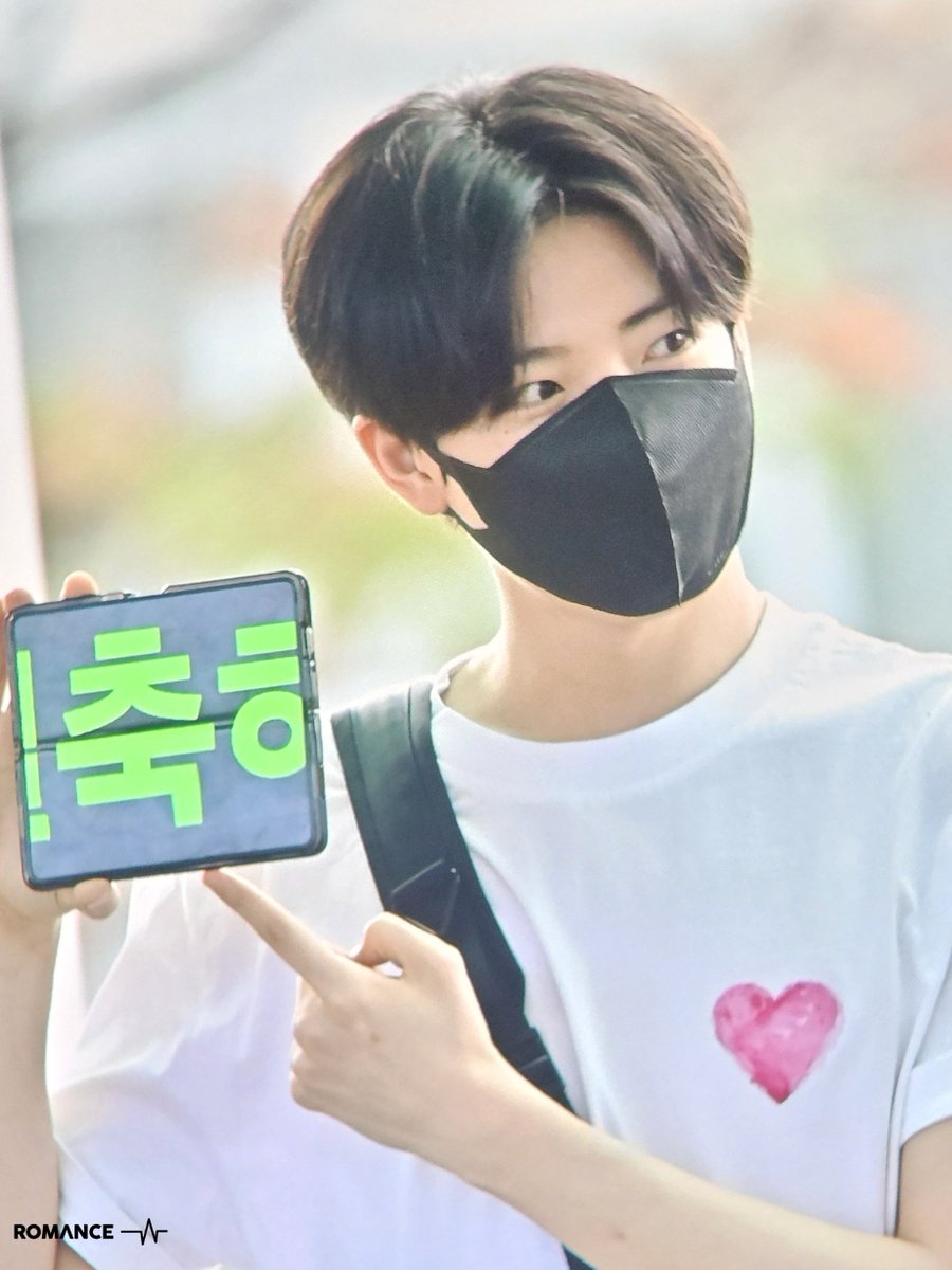 romance0099's tweet image. 240723 재혁몬 생일 축하해주는 열일하는 그와 그의 갤럭시폴드 #준규 #JUNKYU #ジュンギュ