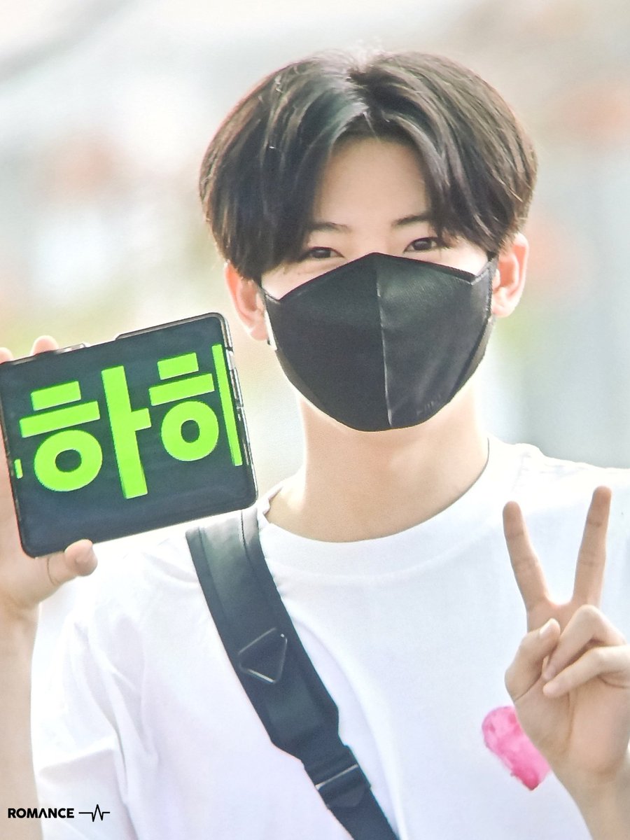 romance0099's tweet image. 240723 재혁몬 생일 축하해주는 열일하는 그와 그의 갤럭시폴드 #준규 #JUNKYU #ジュンギュ