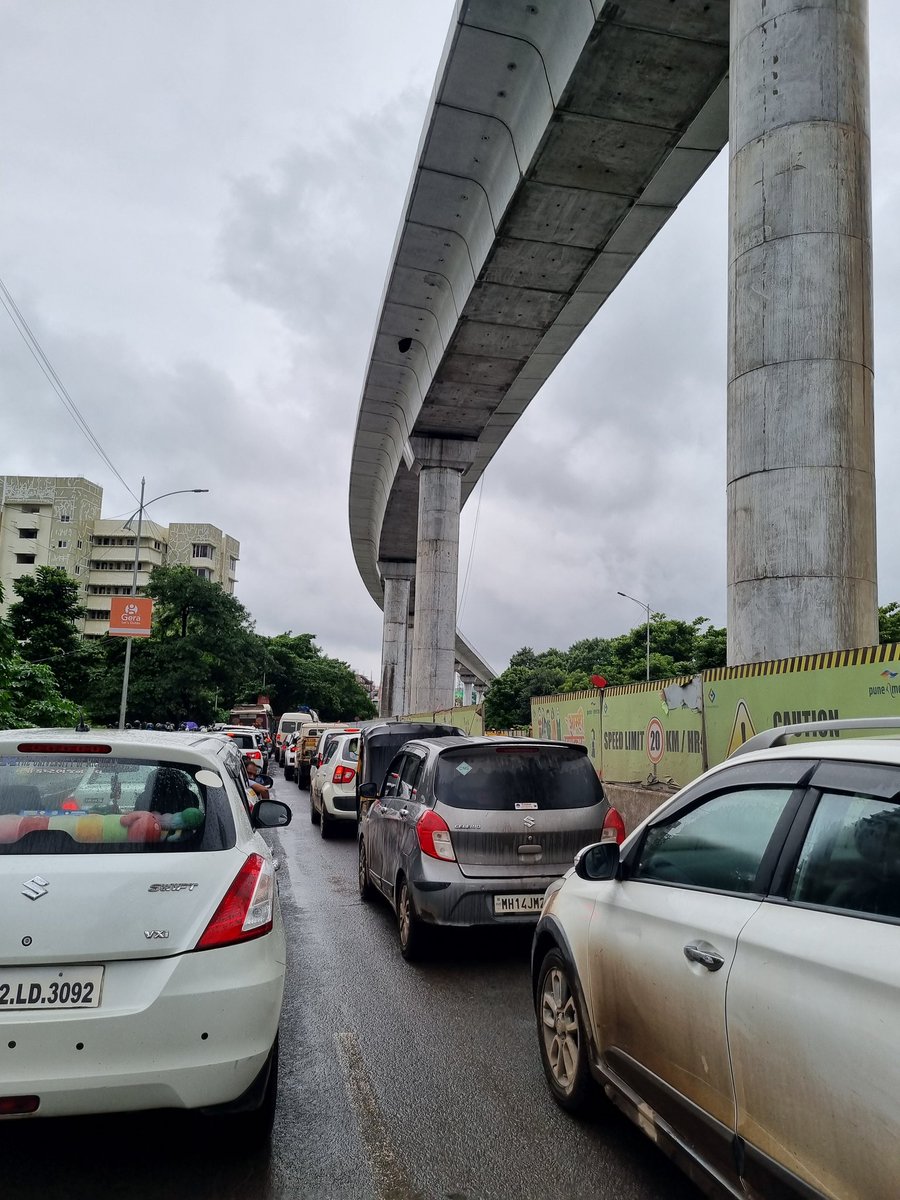 vj_choudhary's tweet photo. Hinjewadi IT industry on its last breath at ventilator.
Worse traffic situation today, never seen such a mess in past 5-6 years.
Inversely all politician are busy in upcoming state election.
Successive ignorance by Govt and local authorities towards Hinjewadi.
#Hinjewadi #traffic https://t.co/IRp6rO62Py