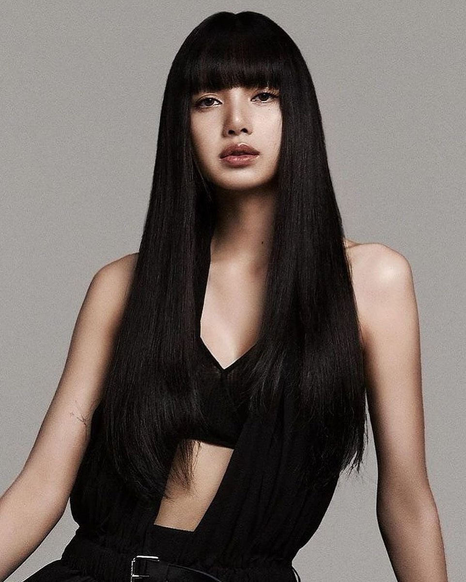 - She may be the face I can’t forget - 🎶

LISA LV BRAND AMBASSADOR  
#LISAxLouisVuitton
<a href="/wearelloud/">LLOUD</a> <a href="/LouisVuitton/">Louis Vuitton</a>