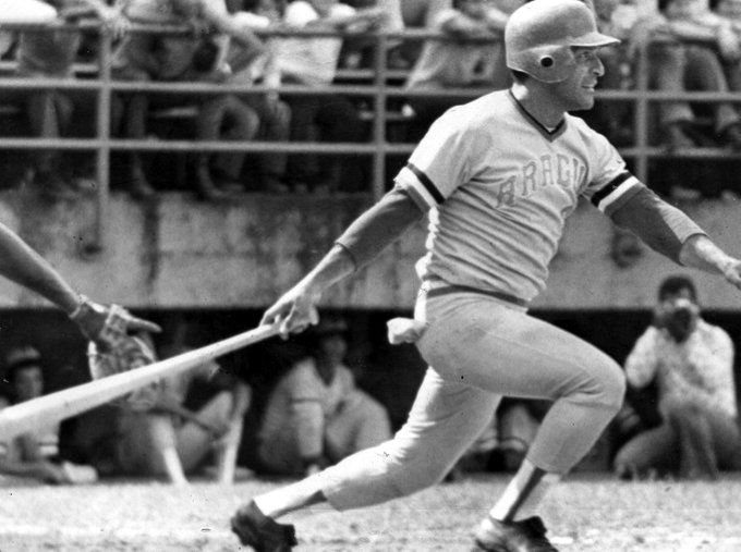 javiergon56's tweet photo. CUMPLEAÑOS DEL INVENTOR DEL HIT
23/7/1937: Nace en Maracaibo, Zulia, Teolindo Acosta, miembro del selecto grupo d bateadores d mil o más hits en la LVBP. Teolindo jugó 23 campañas en la LVBP (1956-1979) y totalizó 1.289 indiscutibles. Lo apodaban “El inventor del hit”. (Hilo) https://t.co/PABvCaKz0I