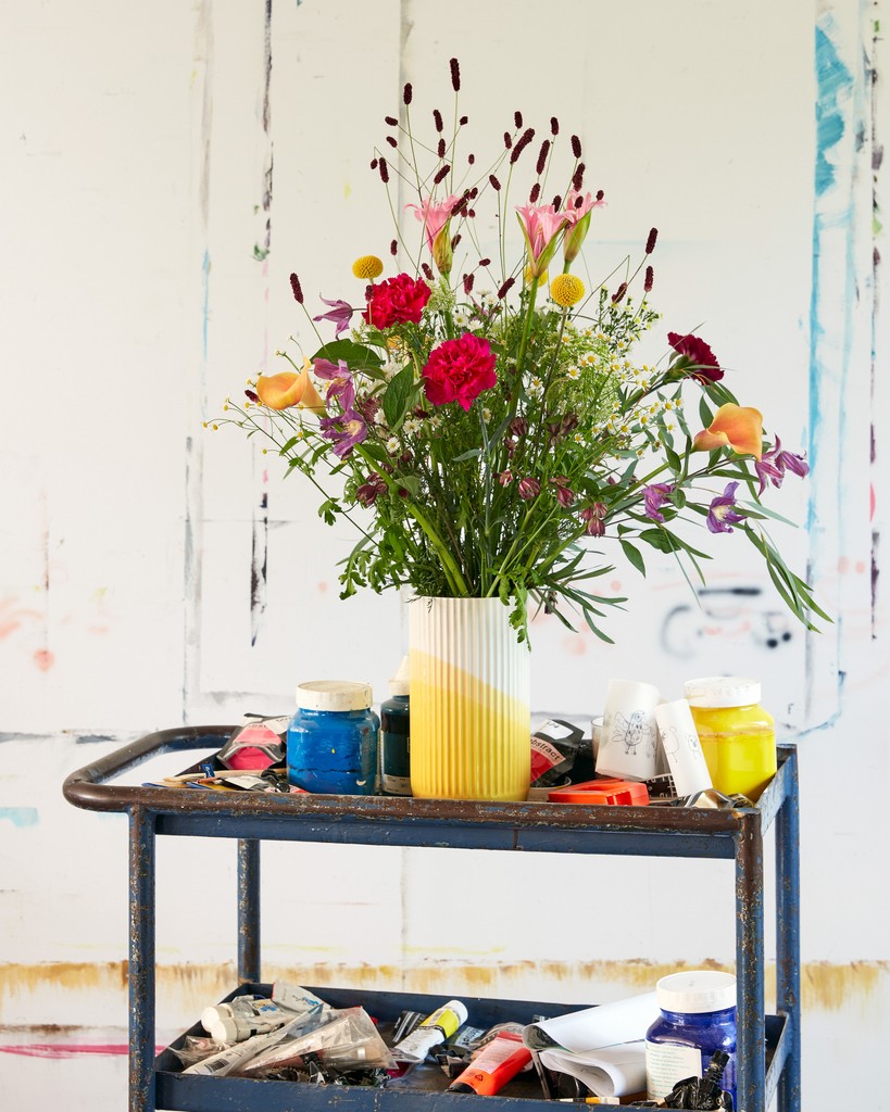 As the dyeing process is performed entirely by hand, each bowl and vase in the Herringbone Collection is a unique object.

vitra.com/living/product…

#Vitra #RawEdges #HomeStories