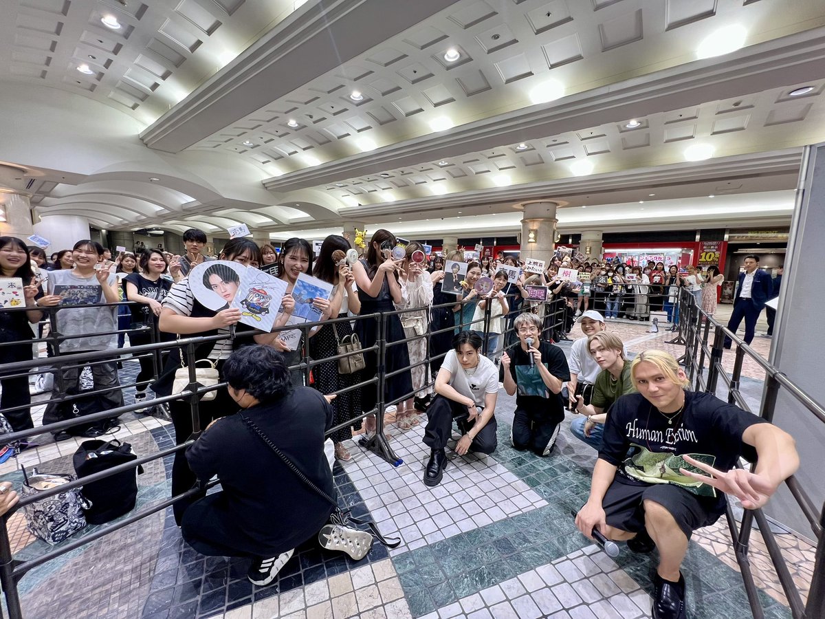⚡️2024.07.24 Release⚡️
𝟐𝟒𝒌𝒂𝒓𝒂𝒕𝒔 𝐆𝐎𝐋𝐃 𝐆𝐄𝐍𝐄𝐒𝐈𝐒

*. Release Fan Meeting .*
@広島駅南口地下広場

本日、お越し頂いた皆様
暑い中ありがとうございました☺️‼️

明日は、
名古屋・イオンモール大高に
お邪魔させていただきます🫶❤️‍🔥

名古屋のみなさん
楽しみしててくださいね🥰