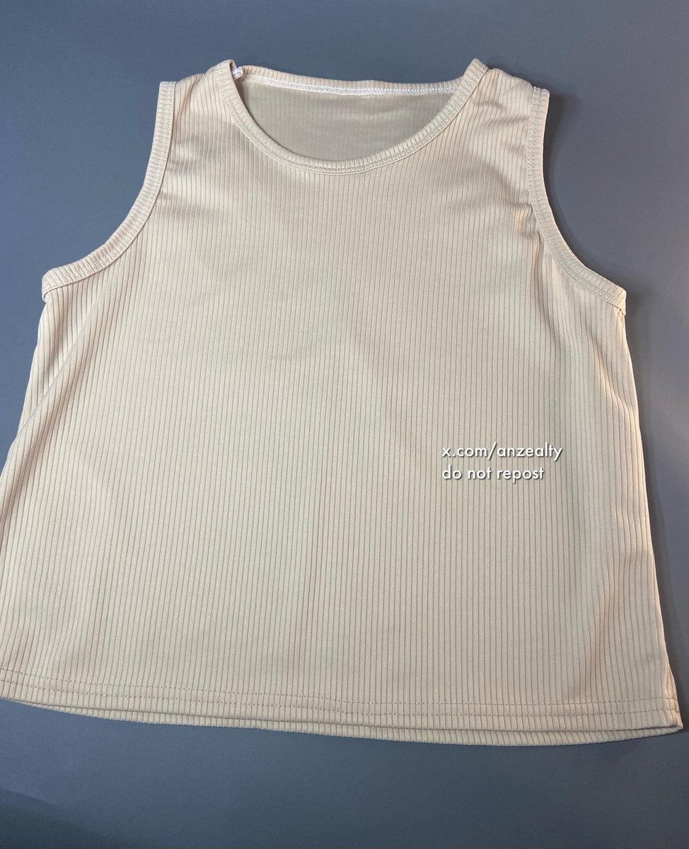 anzealty's tweet photo. Bahannya adem licin gitu tapi ga nyerep keringet, ukuran one size fit to L. Ada 7 pilihan warna. Punyaku ini warna cream. Tebel ga nerawang.

Ini harganya 7ribu doang dapet look cakep banget kayak gini, nangis ga sih😭

🔗 https://t.co/4mwrT0eojD https://t.co/pFoyk4VDX9