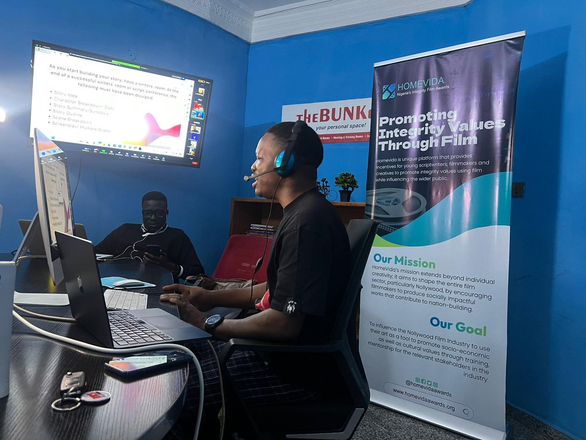 Homevida_awards's tweet photo. Never go into a film shoot without your compete money~ @kriscantalk says while training our #homevidamasterclass2024 participants on the topic Before you say action!!

If you are not at this masterclass, you are missing a lot !! 

#film4change #Filmmakers #beforeyousayaction https://t.co/RIdwP2n9CS
