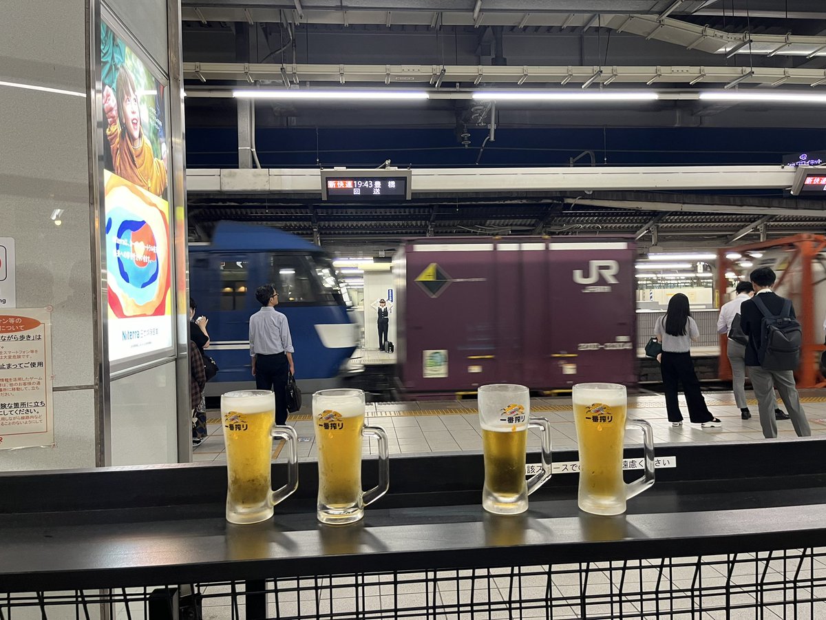 trephoto313's tweet photo. Nagoya Station Track No.1 SEKAI NO YAMACHAN
Nagoya's famous fried chicken wings https://t.co/Otzqpx7EGk