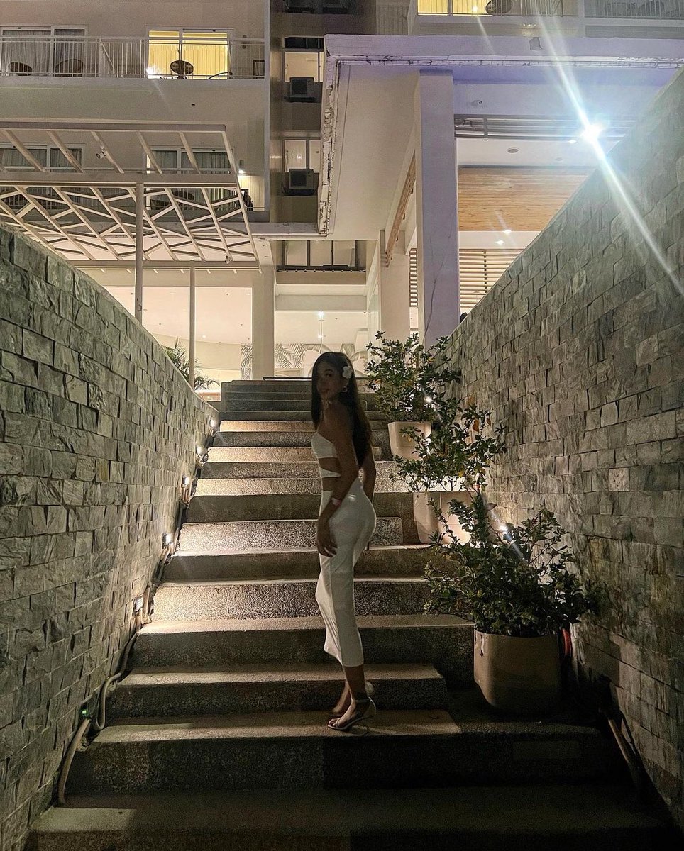 aiahspaces's tweet image. labyrinth | a #mikhaiah au

after her latest breakdown over the girl she’s been on-and-off in love with for five years threatens to spin her world off it’s axis, beam (🐶) begrudgingly finds comfort and solace in a familiar face. will they all get it right in the end?