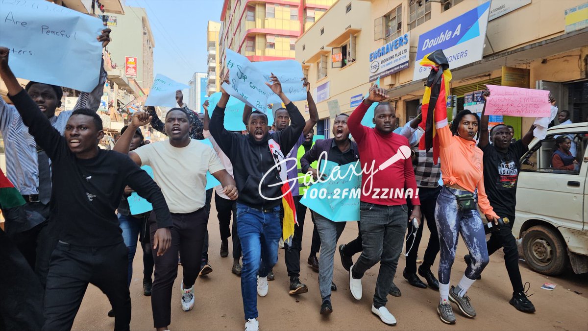 BwambalePr26528's tweet photo. Kule MBinga Influence @KuleRonaldMbing Has been arrested with others at Parliament @AloikinOpoloje @Makana_Kennedy etc.

#FreeTheMessenger
#FreePraise
#FreeKule
#FreeMakana
#AnitaMustResign https://t.co/ftUiemCUhn