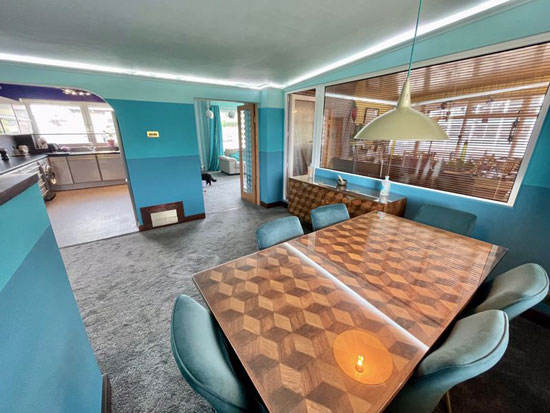 WowHauser's tweet photo. An unusual design for this part of the world. In fact, it is an unusual design to find anywhere these days. This midcentury modern house in Wrexham, North Wales, is now on the market. https://t.co/FlxFomHRwZ https://t.co/wJVTikNjbZ