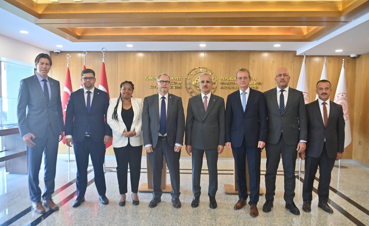 Uluslararası Demiryolu Taşımacılığı Hükümetlerarası Örgütü (OTIF) Genel Sekreteri Sn. Wolfgang Küpper ve beraberindeki heyet ile bir araya geldik. 

OTIF ile ülkelerimizin ve bölgemizin enerjiden, iletişim ve ulaşıma kadar birçok alanda sürükleyici gücü olacak Yeni İpek Yolu