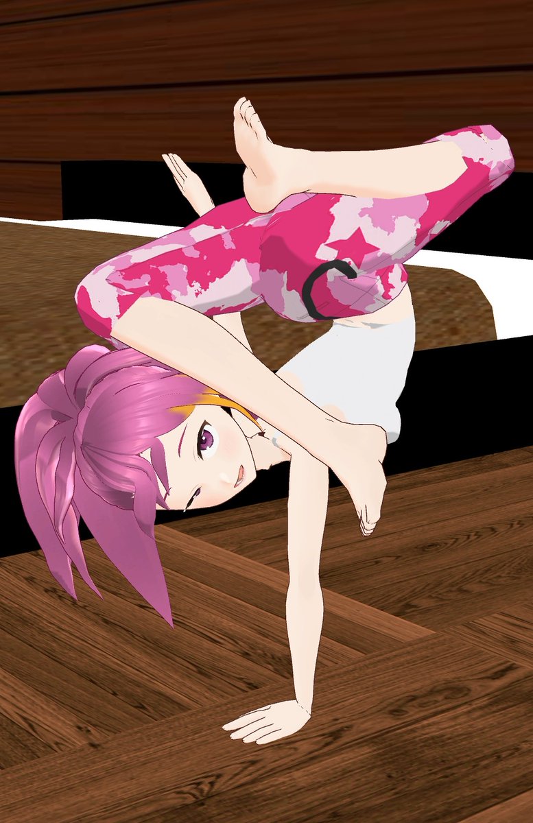 ContortionFun's tweet photo. 歩誕生日おめでとう！
今までの作品で登場してなかったけれど軟体世界線でも当たり前のようにダンスがとっても得意な歩！その柔軟性を活かしたダンスを披露してくれたときの様子をどうぞ！

「アタシにかかれば軟体ムーヴのダンスも…この通り！毎日ダンスで体を柔軟に動かしてきたおかげかな♪」 https://t.co/hYeVnvROZu