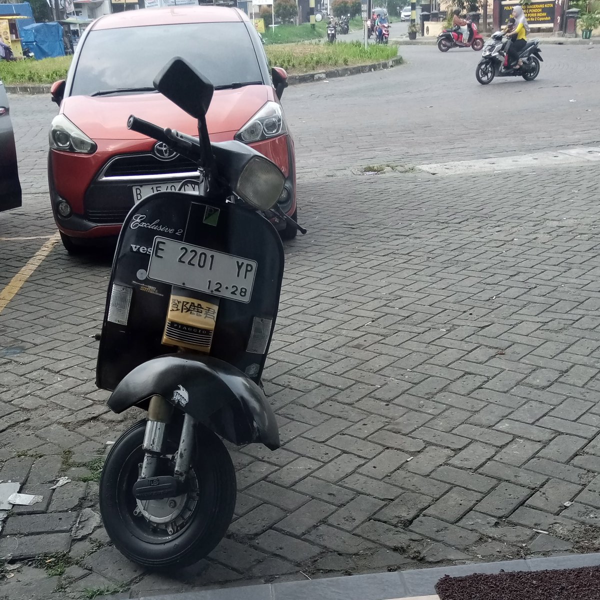 Back to jakarta, vespa to work
#vespa
#Piaggio
#exclusive2
#vespawarisanbabeh